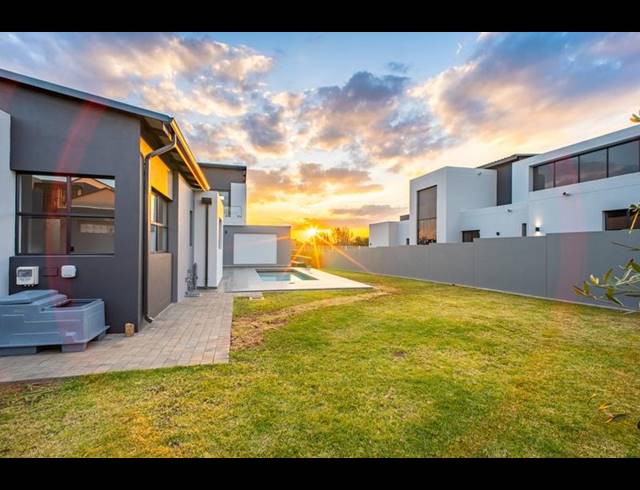 5 BEDROOM HOUSE FOR SALE IN MIDSTREAM HEIGHTS